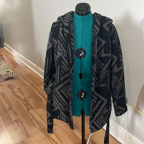 WARM GRAY BLACK GEOMETRIC COAT WITH HOOD perfect for snowy days - Picture 9 of 12